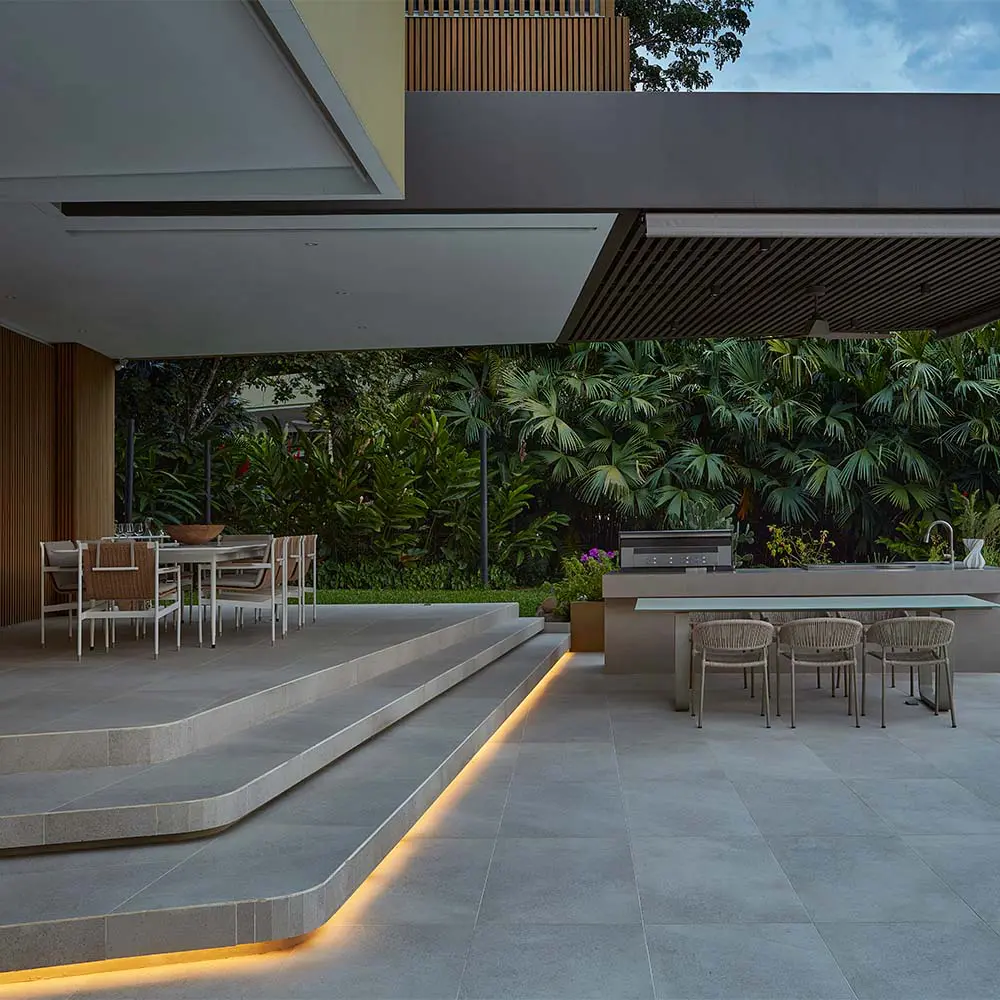 La arquitectura de una casa con cuatro fachadas, llena de aire y fluidez