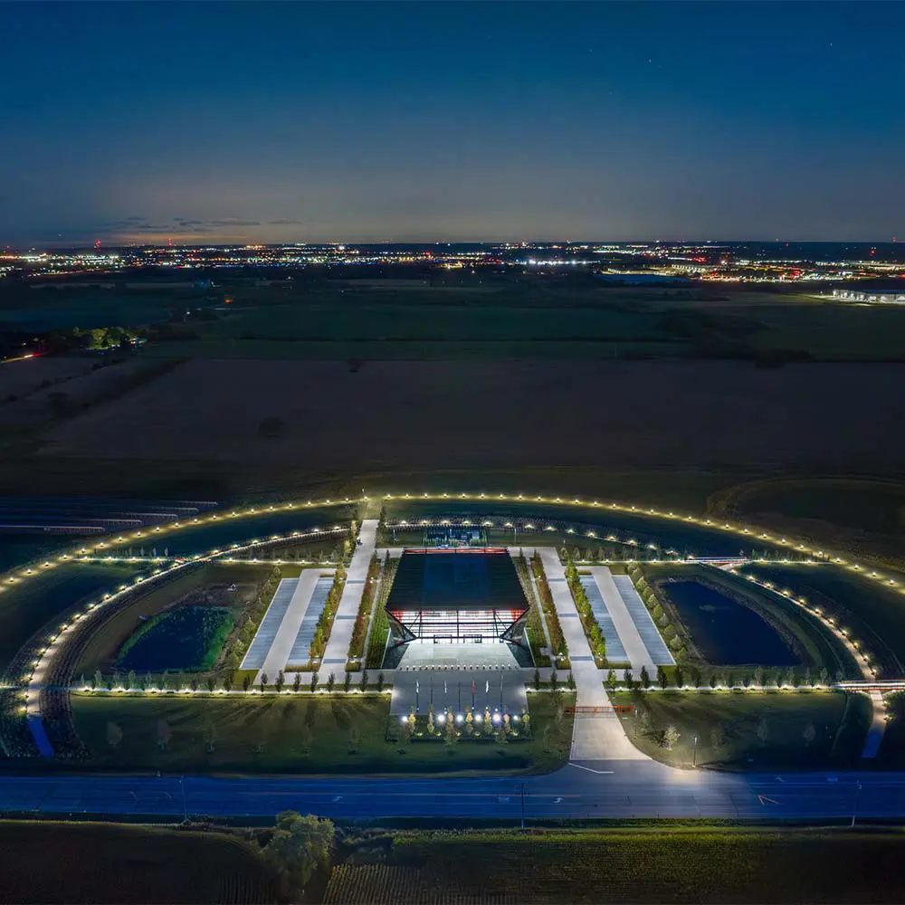 Conozca la arquitectura del centro de archivos militares pritzker