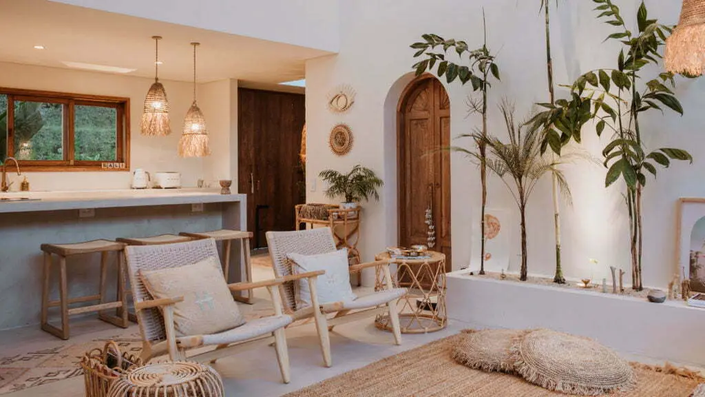 Una casa en el retiro, antioquia inspirada en la arquitectura de marruecos, india e indonesia