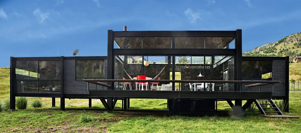 Una casa frente a las rocas de suesca, cundinamarca Una casa frente a las rocas de suesca, cundinamarca