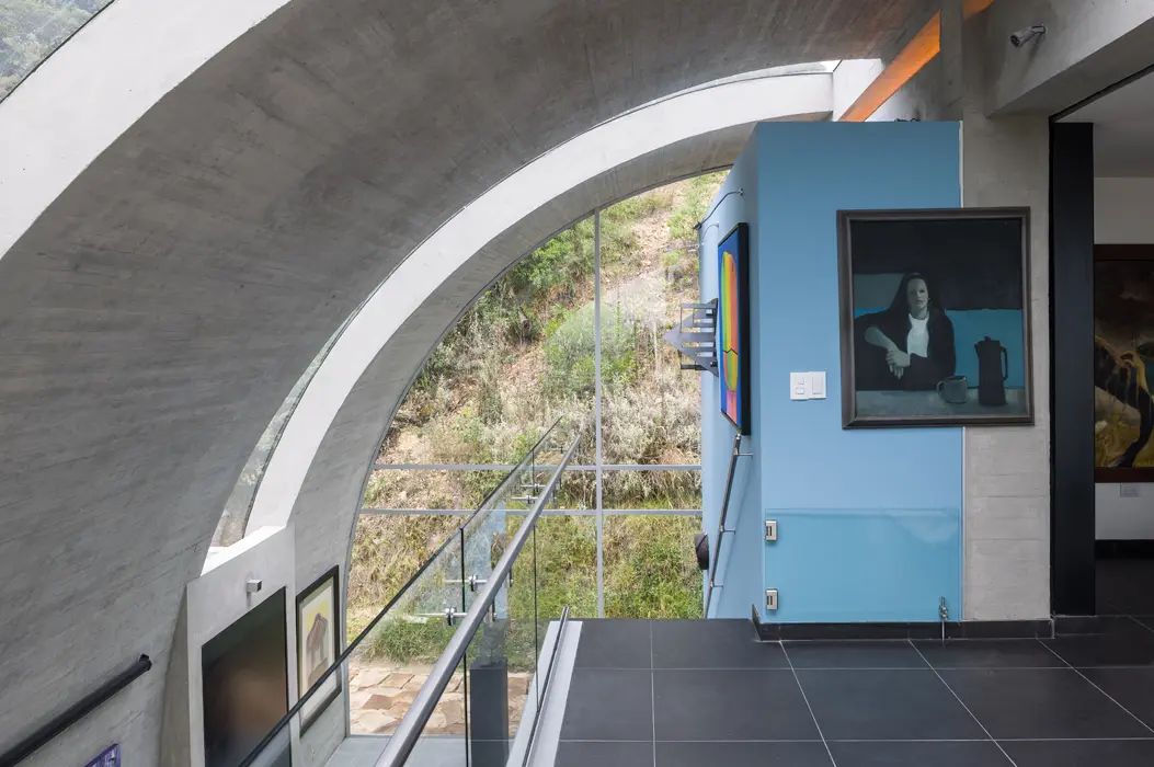 Una casa con diseño bioclimático abierta al paisaje andino colombiano 12