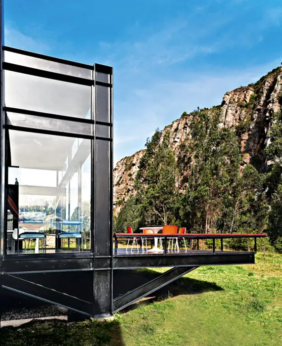 Una casa frente a las rocas de suesca, cundinamarca Una casa frente a las rocas de suesca, cundinamarca