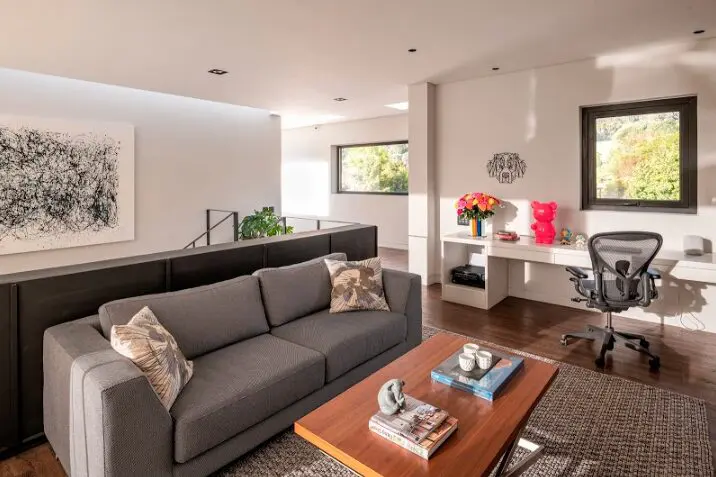 Una casa en la calera, diseñada para mezclarse con su entorno natural Una casa en la calera, diseñada para mezclarse con su entorno natural