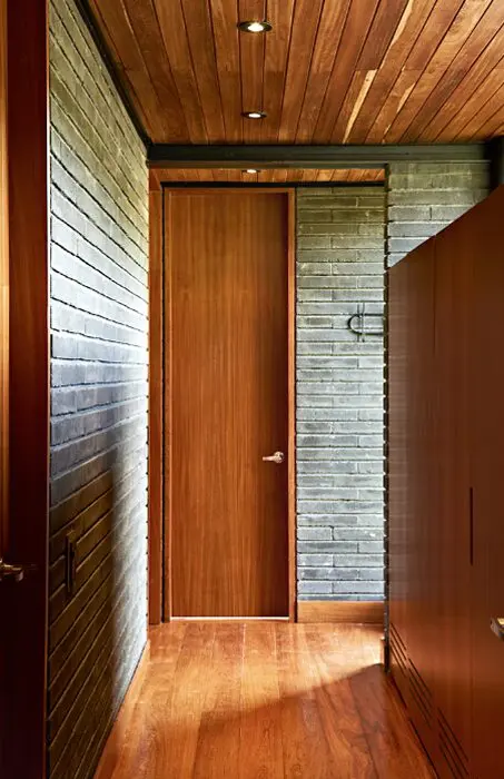 Una casa frente a las rocas de suesca, cundinamarca