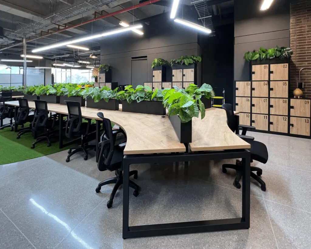 El diseño interior de estas oficinas es un oasis de productividad y creatividad El diseño interior de estas oficinas es un oasis de productividad y creatividad