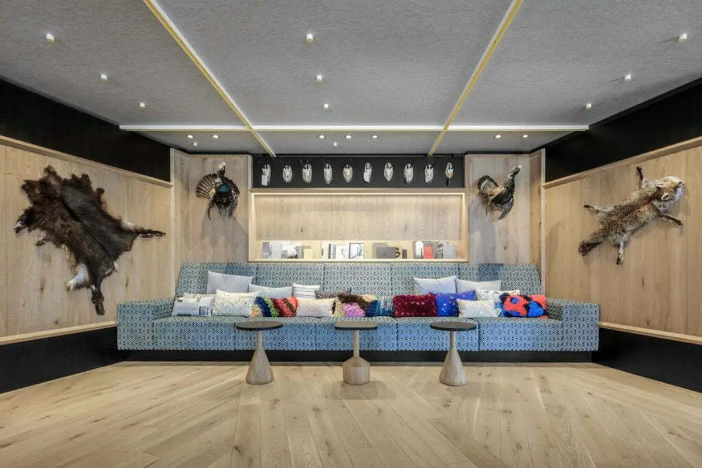 La restauración de un hotel ubicado en la región montañosa de los alpes italianos