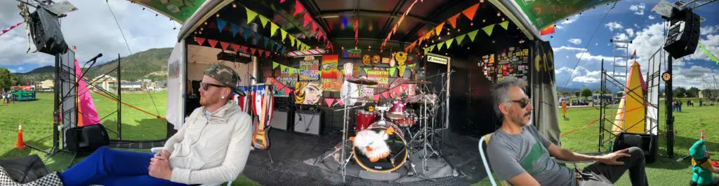 Una tarima móvil músical que recorre colombia incentivando la paz