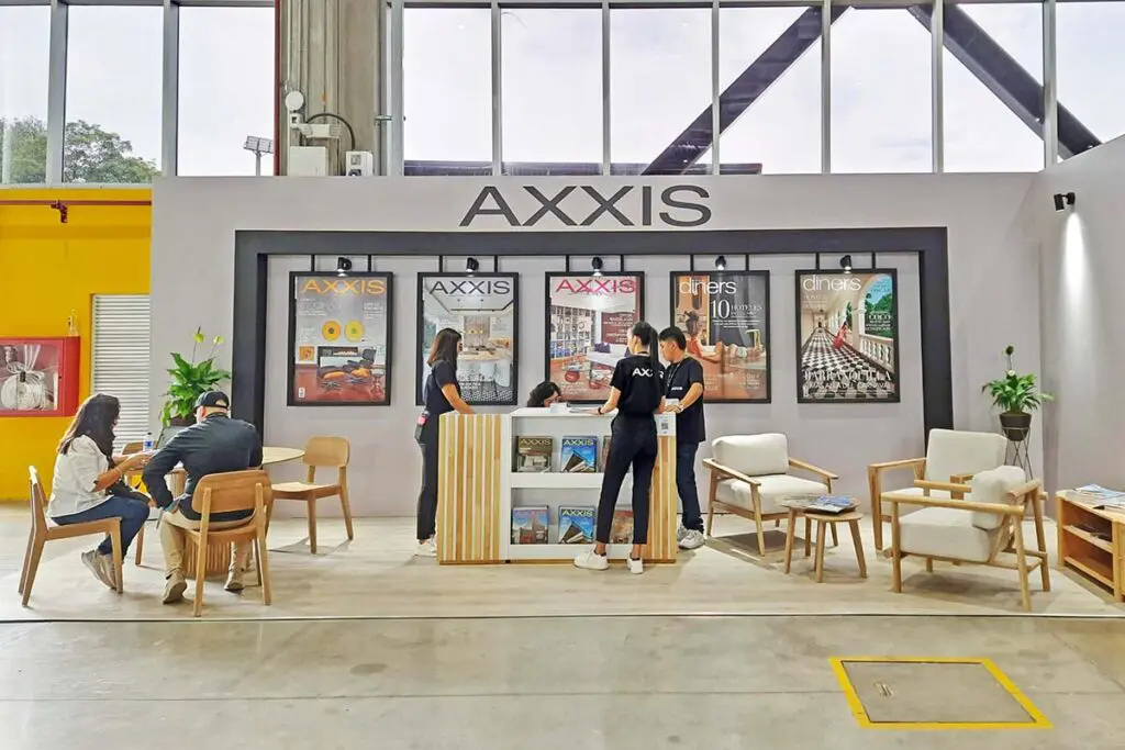 Stand de la revista axxis en la feria de diseño.