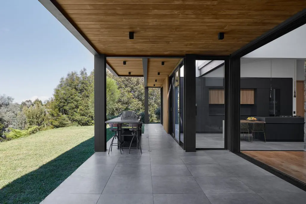 Una casa familiar en medio de la extraordinaria vegetación de las afueras de medellín