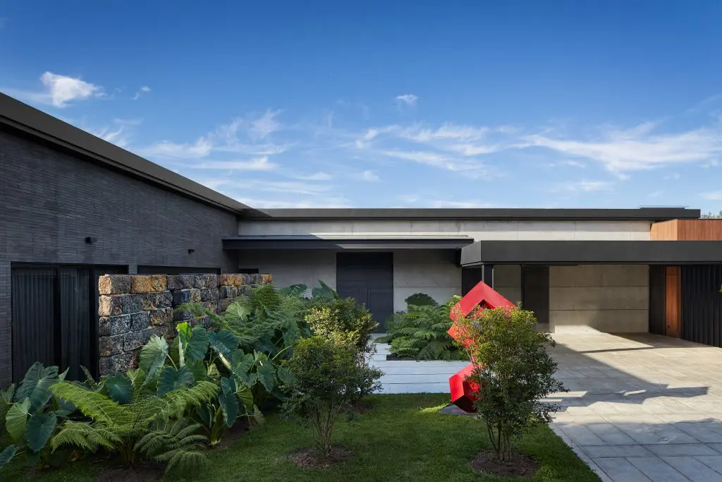 Una casa familiar en medio de la extraordinaria vegetación de las afueras de medellín