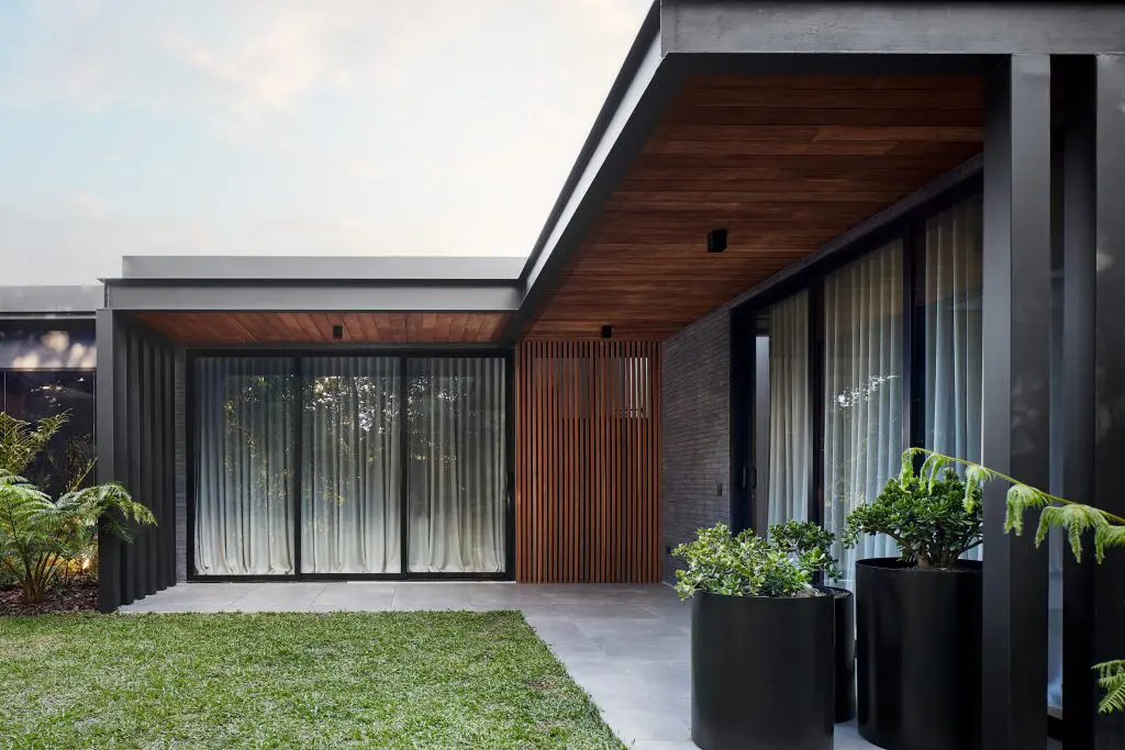 Una casa familiar en medio de la extraordinaria vegetación de las afueras de medellín