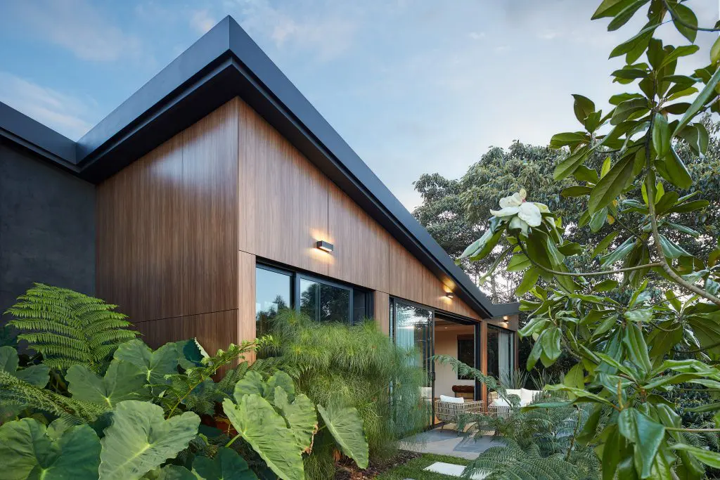 Una casa familiar en medio de la extraordinaria vegetación de las afueras de medellín