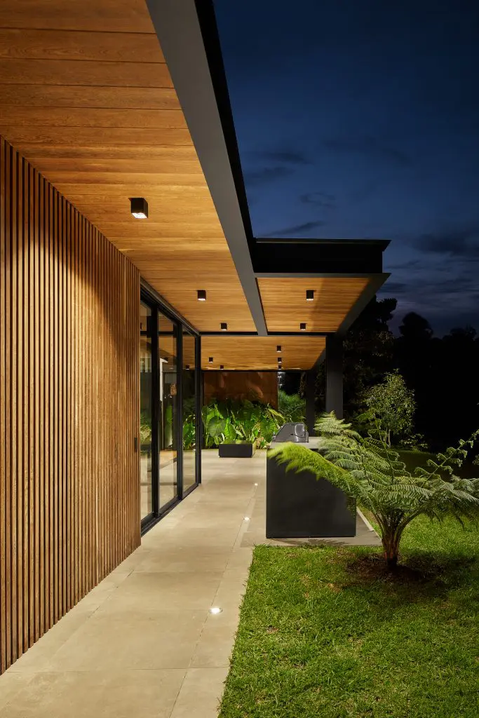 Una casa familiar en medio de la extraordinaria vegetación de las afueras de medellín