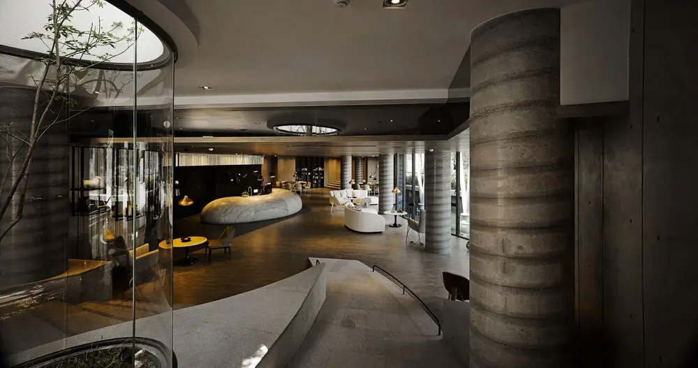 Un edificio residencial decontructivista diseñado para una vida en contacto con la naturaleza