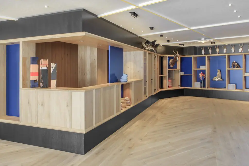 La restauración de un hotel ubicado en la región montañosa de los alpes italianos