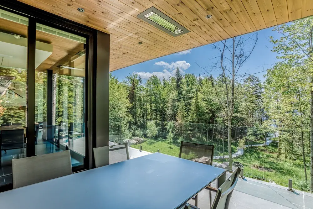 Una casa de campo moderna y sostenible adaptada para un confinamiento lejos de la ciudad Una casa de campo moderna y sostenible adaptada para un confinamiento lejos de la ciudad