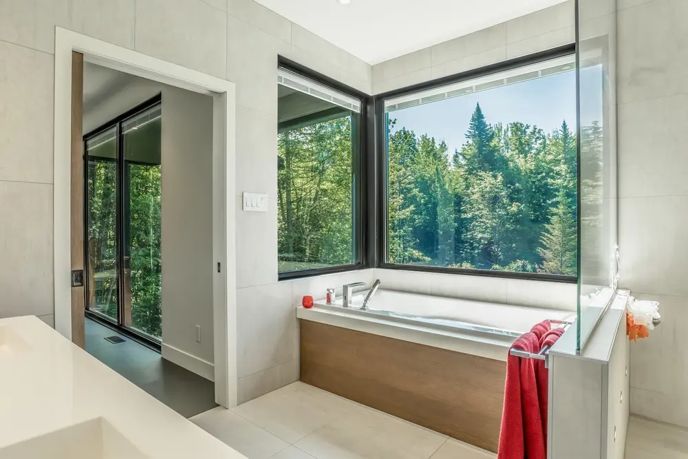 Una casa de campo moderna y sostenible adaptada para un confinamiento lejos de la ciudad Una casa de campo moderna y sostenible adaptada para un confinamiento lejos de la ciudad