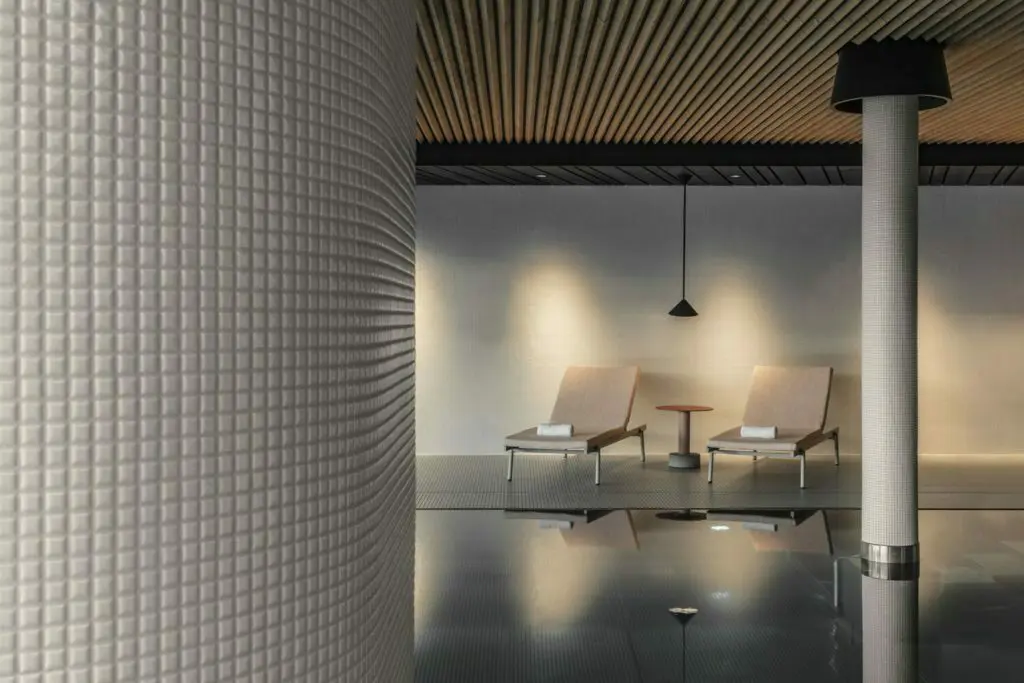 La restauración de un hotel ubicado en la región montañosa de los alpes italianos