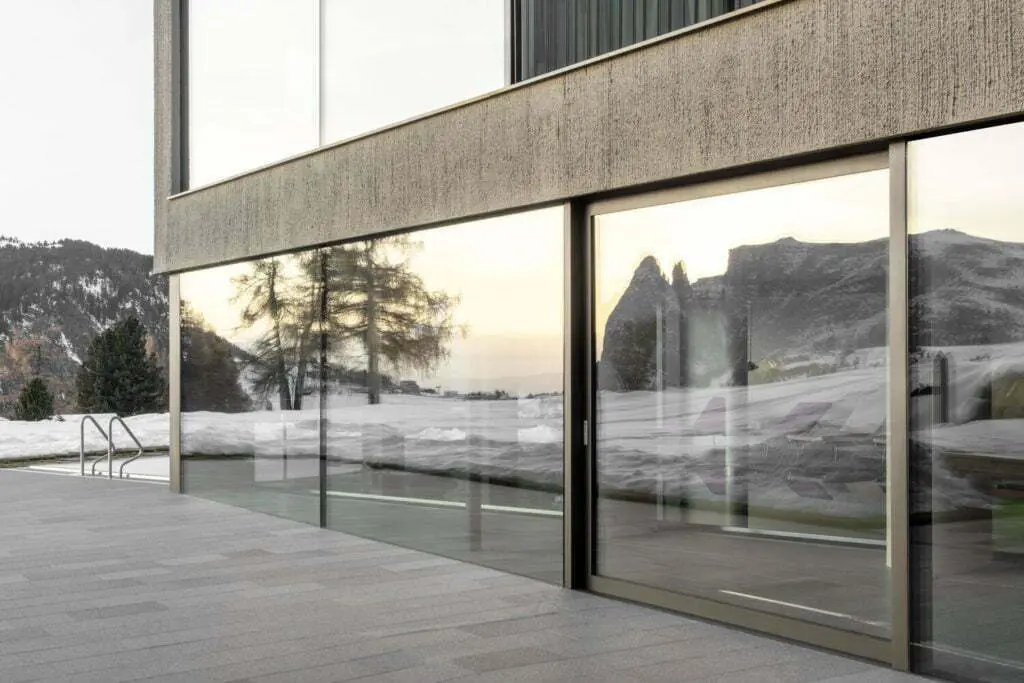 La restauración de un hotel ubicado en la región montañosa de los alpes italianos