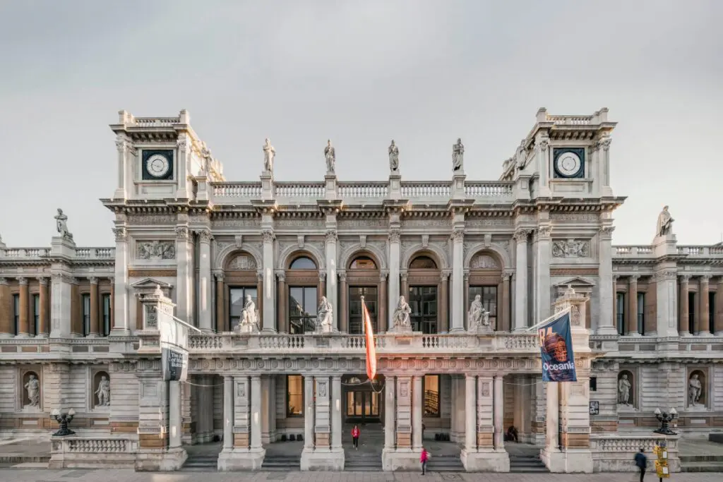 El británico david chipperfield es el ganador del premio pritzker 2023