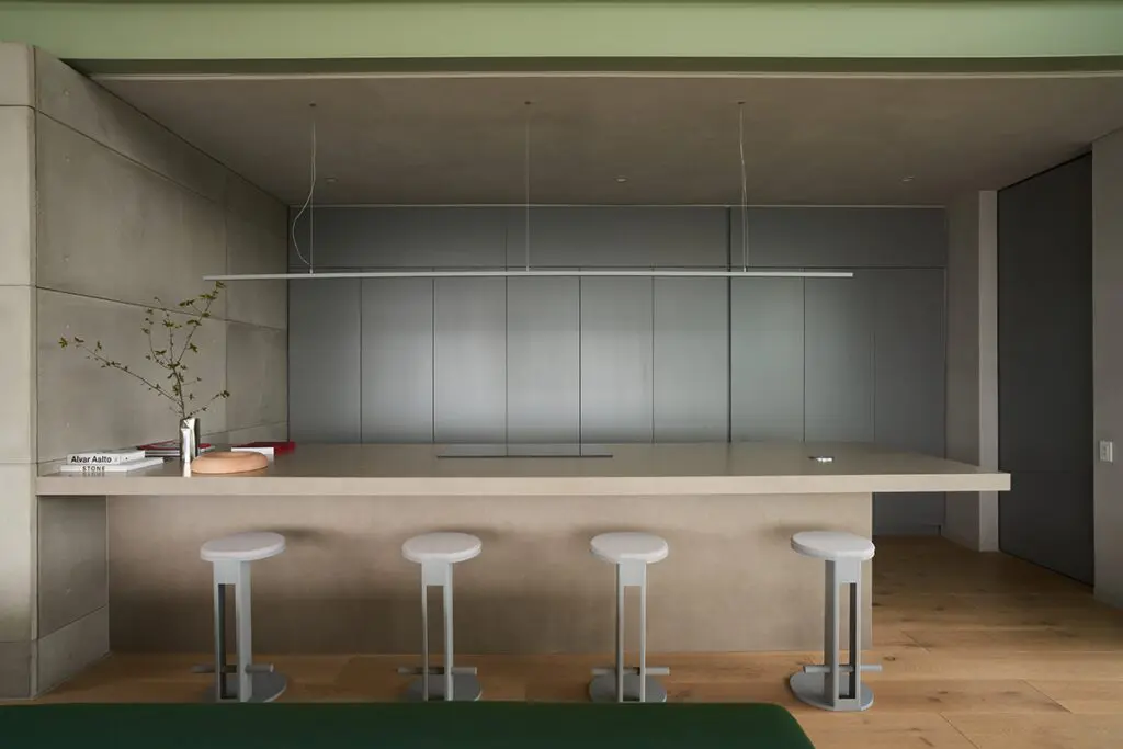 La casa de un cantante en medellín está suspendida en la montaña