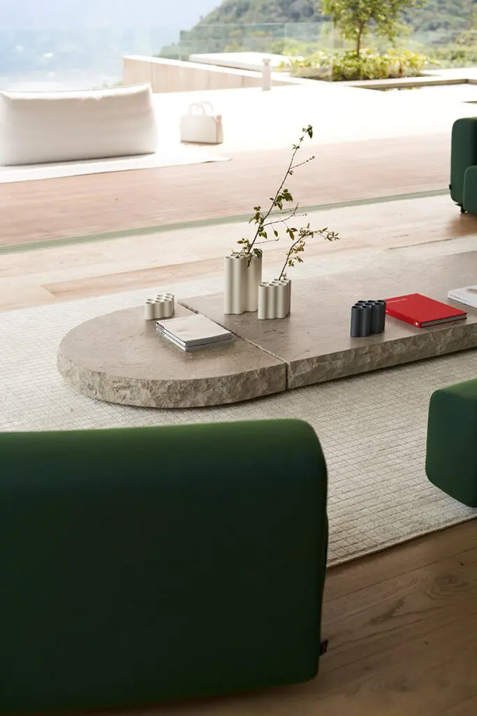 La casa de un cantante en medellín está suspendida en la montaña