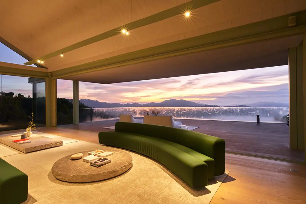 La casa de un cantante en medellín está suspendida en la montaña