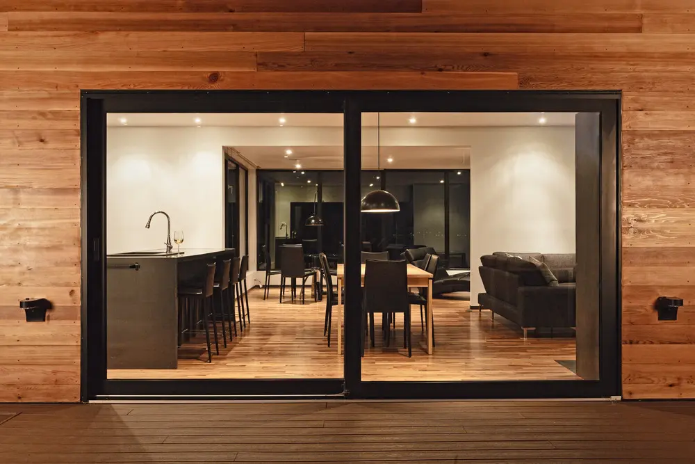 Esta cabaña incrustada en la parte más alta de una montaña, tiene la mejor vista del mundo