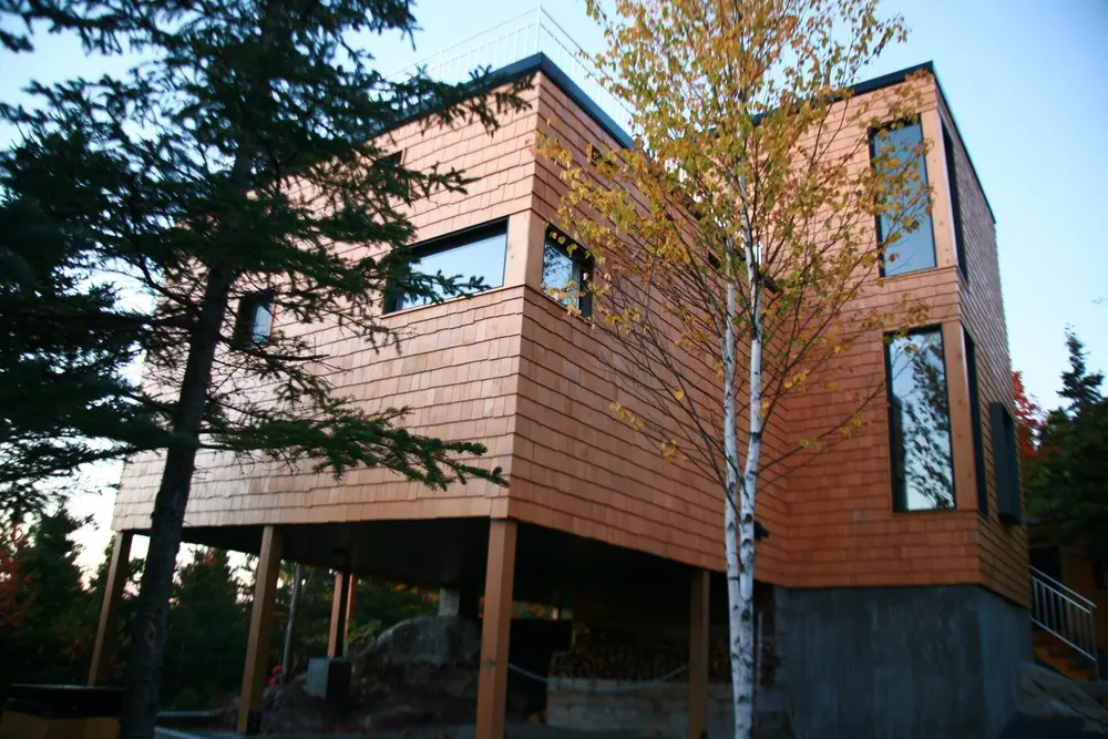 Esta cabaña incrustada en la parte más alta de una montaña, tiene la mejor vista del mundo