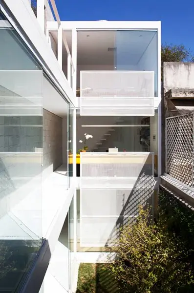 Conozca esta increíble casa construida en un terreno de 4x30 mts