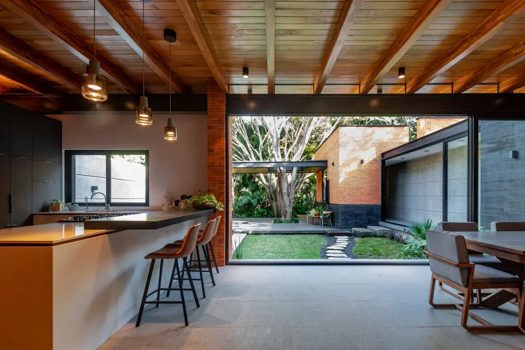 Una vivienda contemporánea inspirada en la tipología de las casas clásicas mexicanas