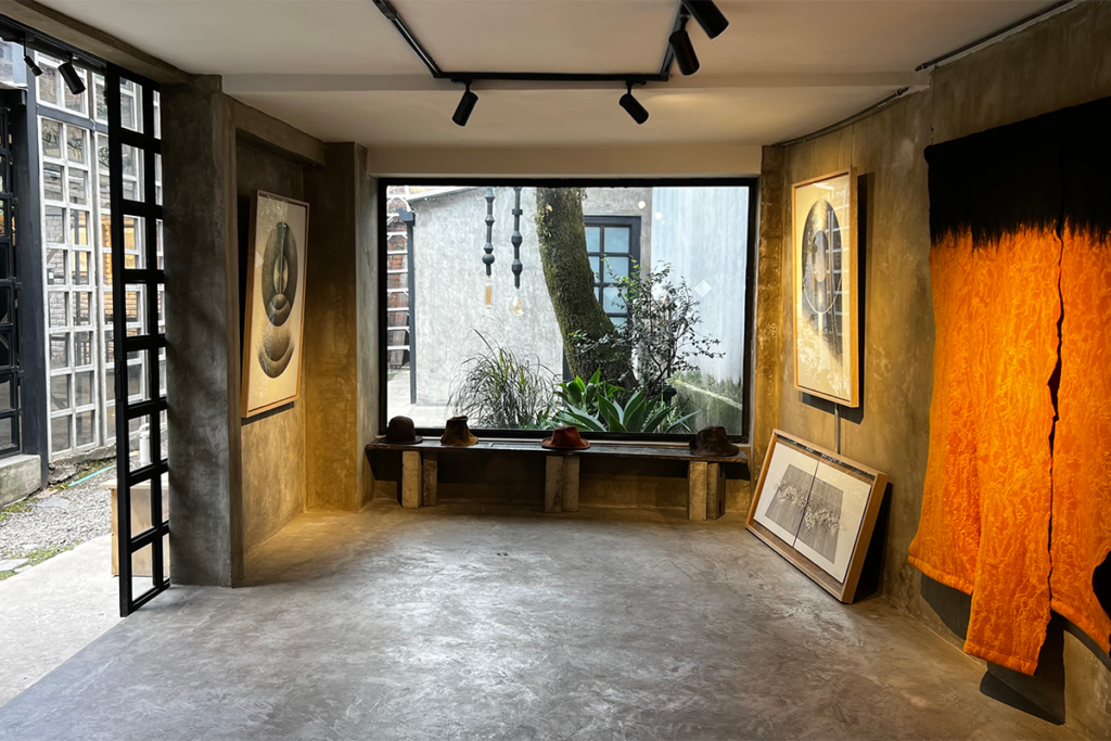 Casa aainjaa, el ‘showroom’ donde convergen los textiles y la arquitectura Diseño showroom a new cross