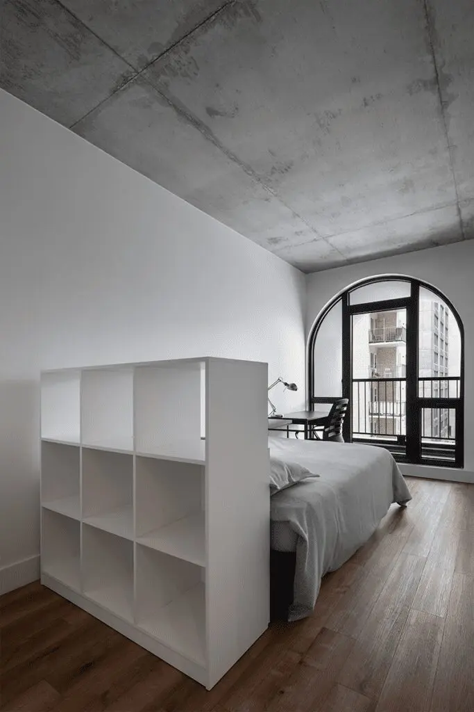 Una torre estudiantil con una arquitectura que interactúa con el espacio público