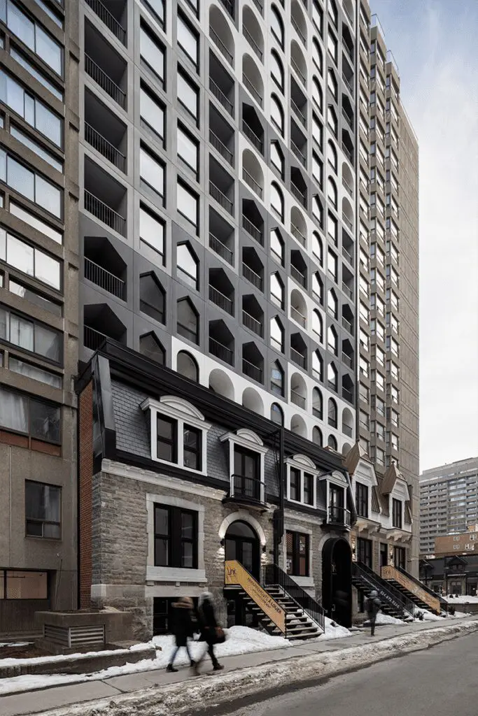 Una torre estudiantil con una arquitectura que interactúa con el espacio público