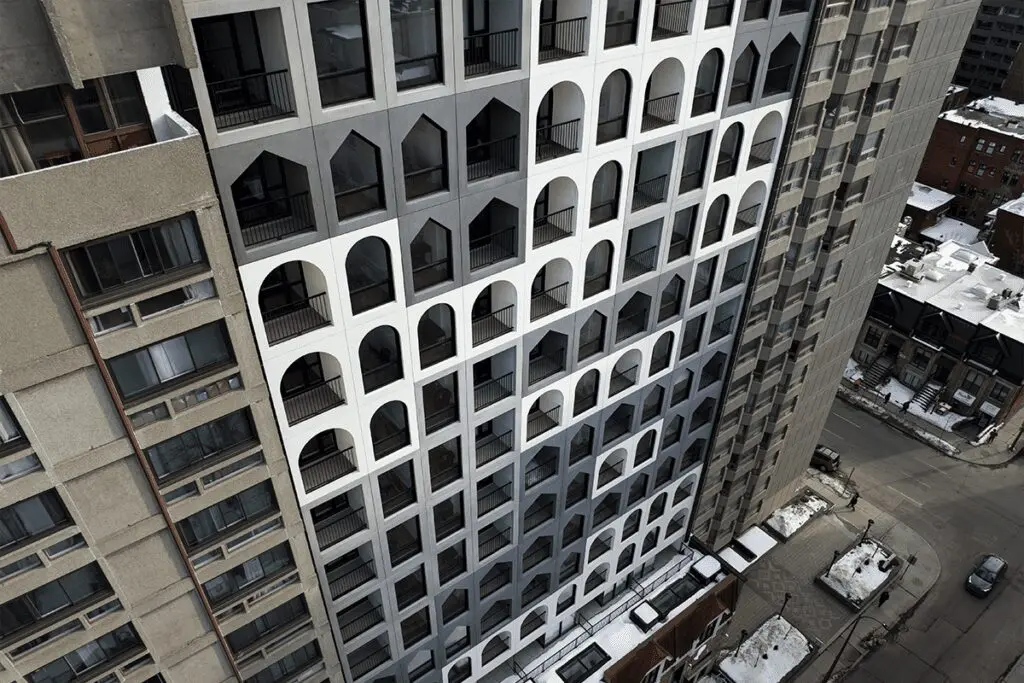 Una torre estudiantil con una arquitectura que interactúa con el espacio público