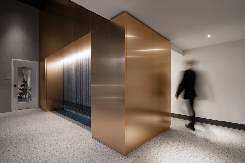 Una torre estudiantil con una arquitectura que interactúa con el espacio público