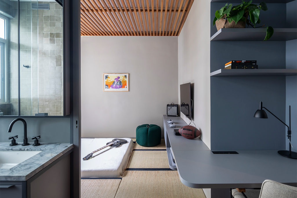 Tras su remodelación, este apartamento en brasil cuenta con un cine oculto