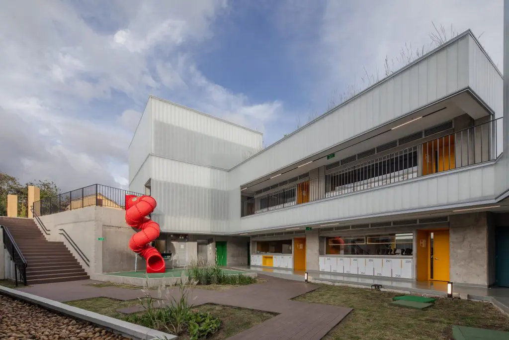 La sorprendente ampliación del colegio helvetia en bogotá diseñada por el equipo mazzanti La sorprendente ampliación del colegio helvetia en bogotá diseñada por el equipo mazzanti