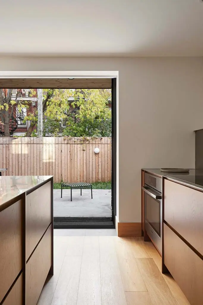 Una sensación llena de contrastes: así es el diseño de este apartamento en canadá