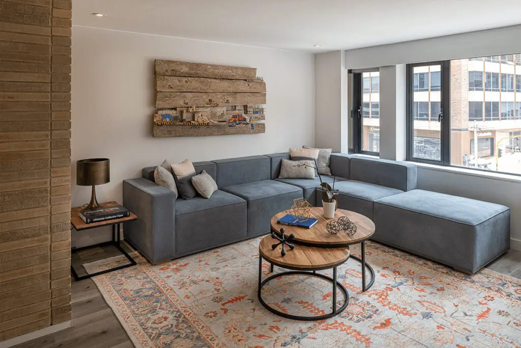 Los arquitectos ensamblaron dos apartamentos en uno en este proyecto en bogotá