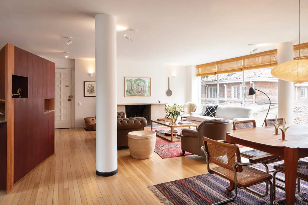 Con un interiorismo bohemio, este apartamento fue remodelado en bogotá
