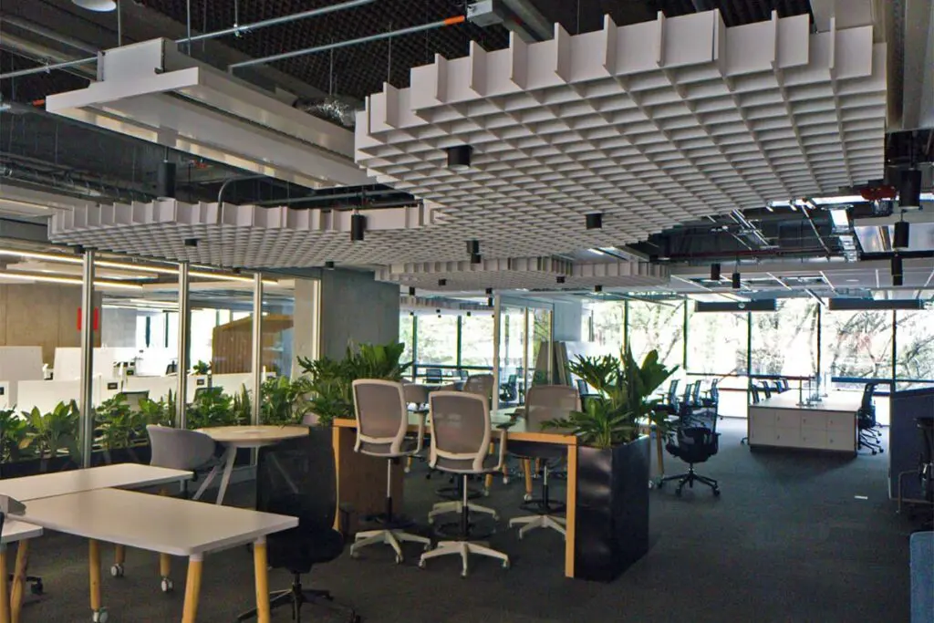 Acústica perfecta: tecnología y diseño que eleva los espacios