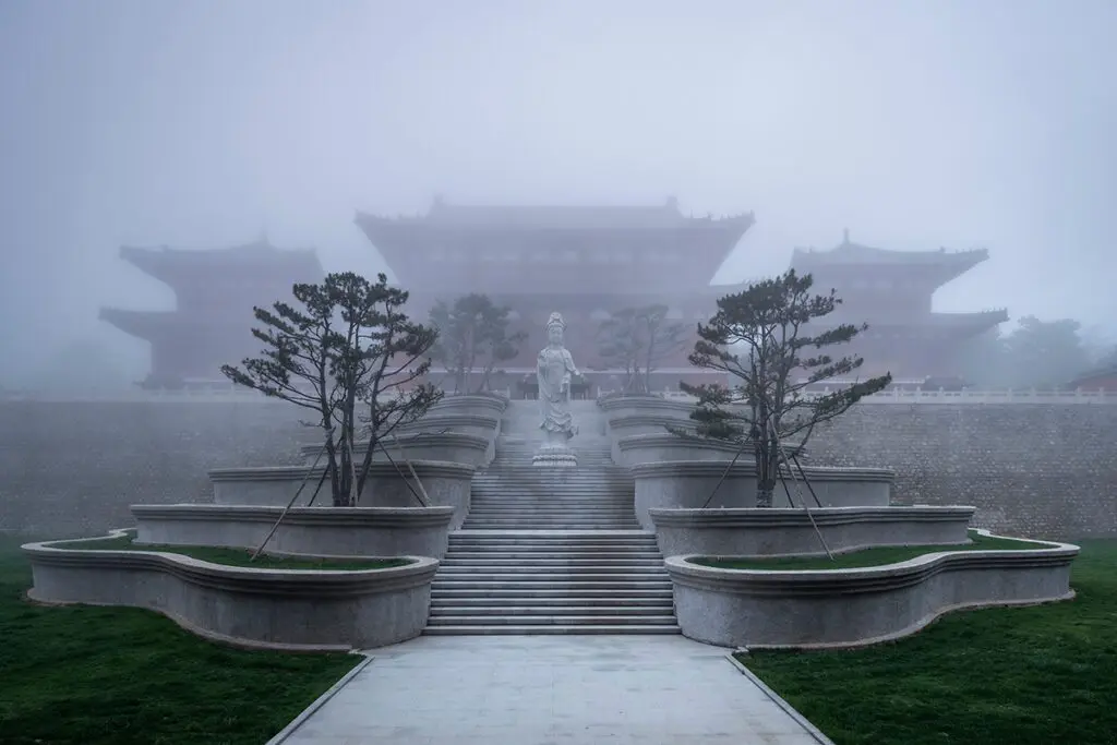Este es el museo escondido en china con una arquitectura de contemplación y movimiento