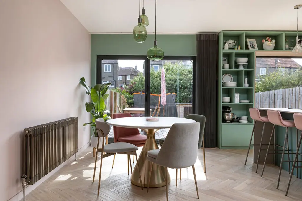 Esta casa remodelada proporciona espacios serenos y agradables Esta casa remodelada proporciona espacios serenos y agradables