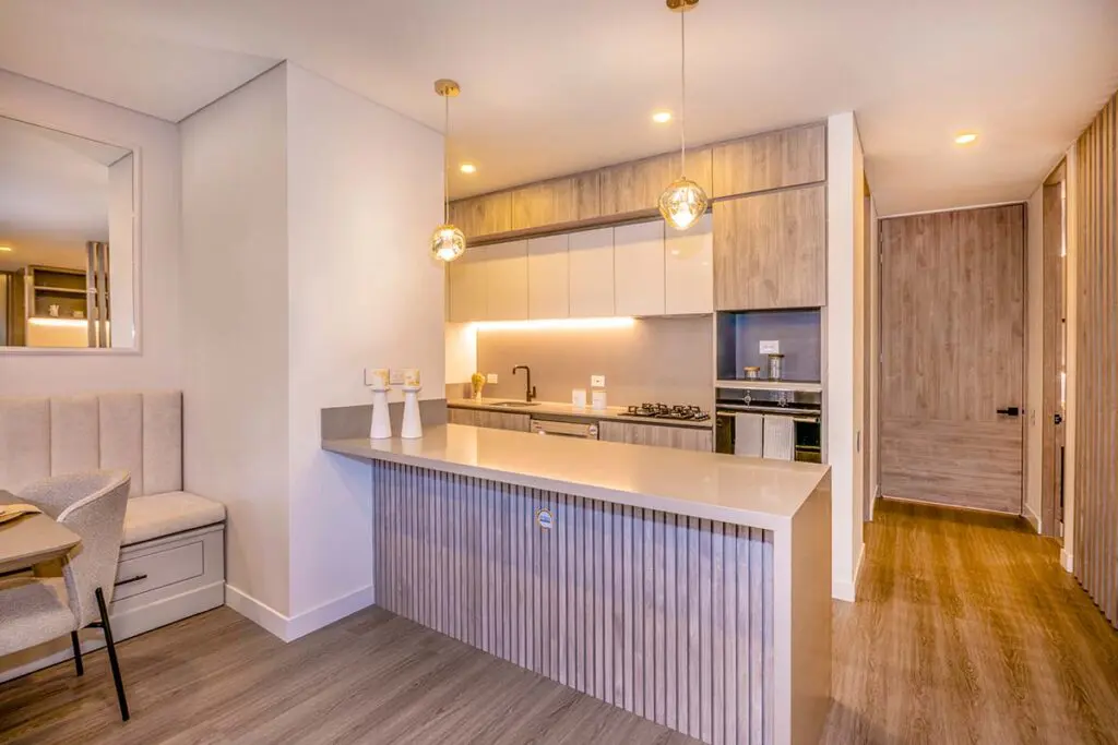 Los acabados perfectos para un diseño atemporal y duradero Acabados arquitectónicos amarilo, decoración y diseño tendencias 2024