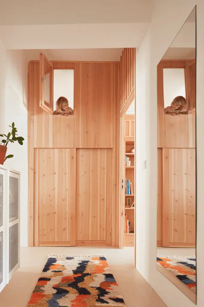 La iluminación es lo más importante de este apartamento en praga
