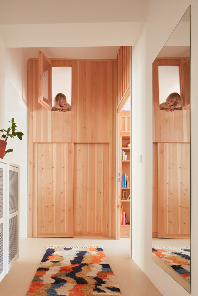 La iluminación es lo más importante de este apartamento en praga