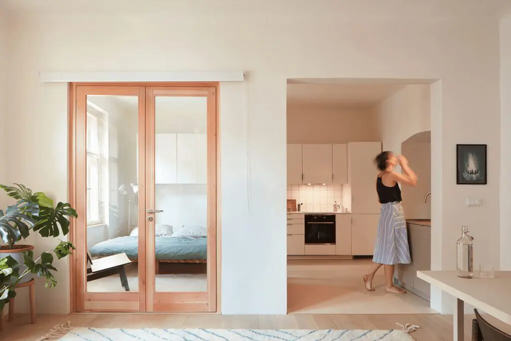 La iluminación es lo más importante de este apartamento en praga