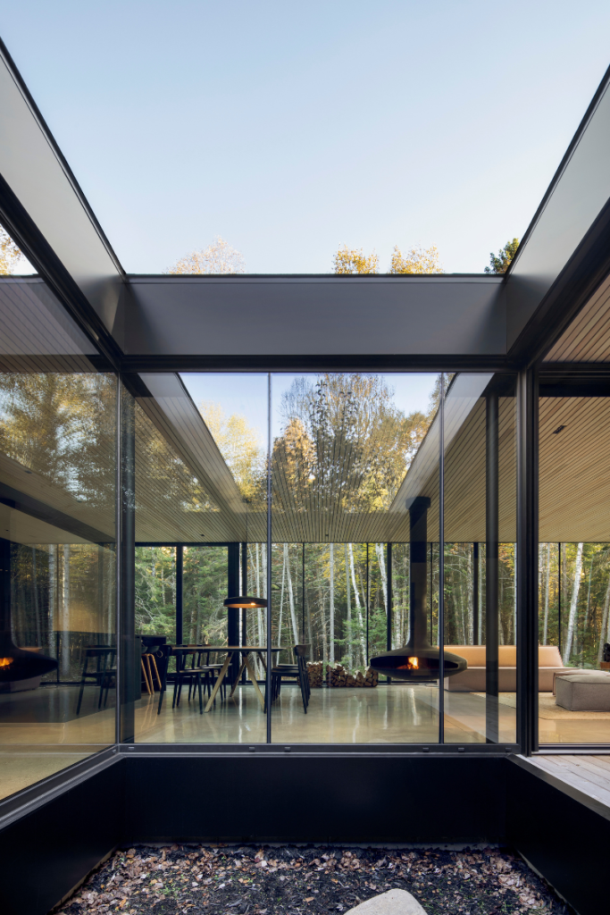El centro de esta casa es un árbol de manzanos