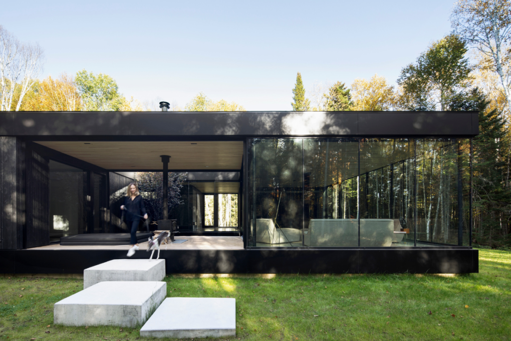 El centro de esta casa es un árbol de manzanos